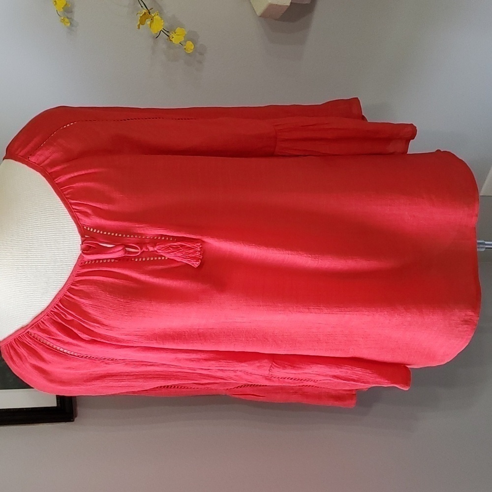 COUNTERPARTS RED, NWT BOHEMIAN STYLE BLOUSE, size large. Bell sleeves. Hippy